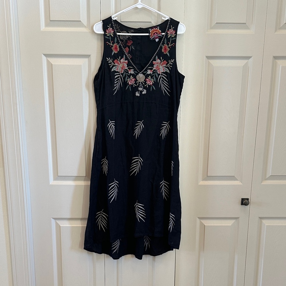 Johnny Was Small/ Medium Floral Embroidered Dress Black Sleeveless Top